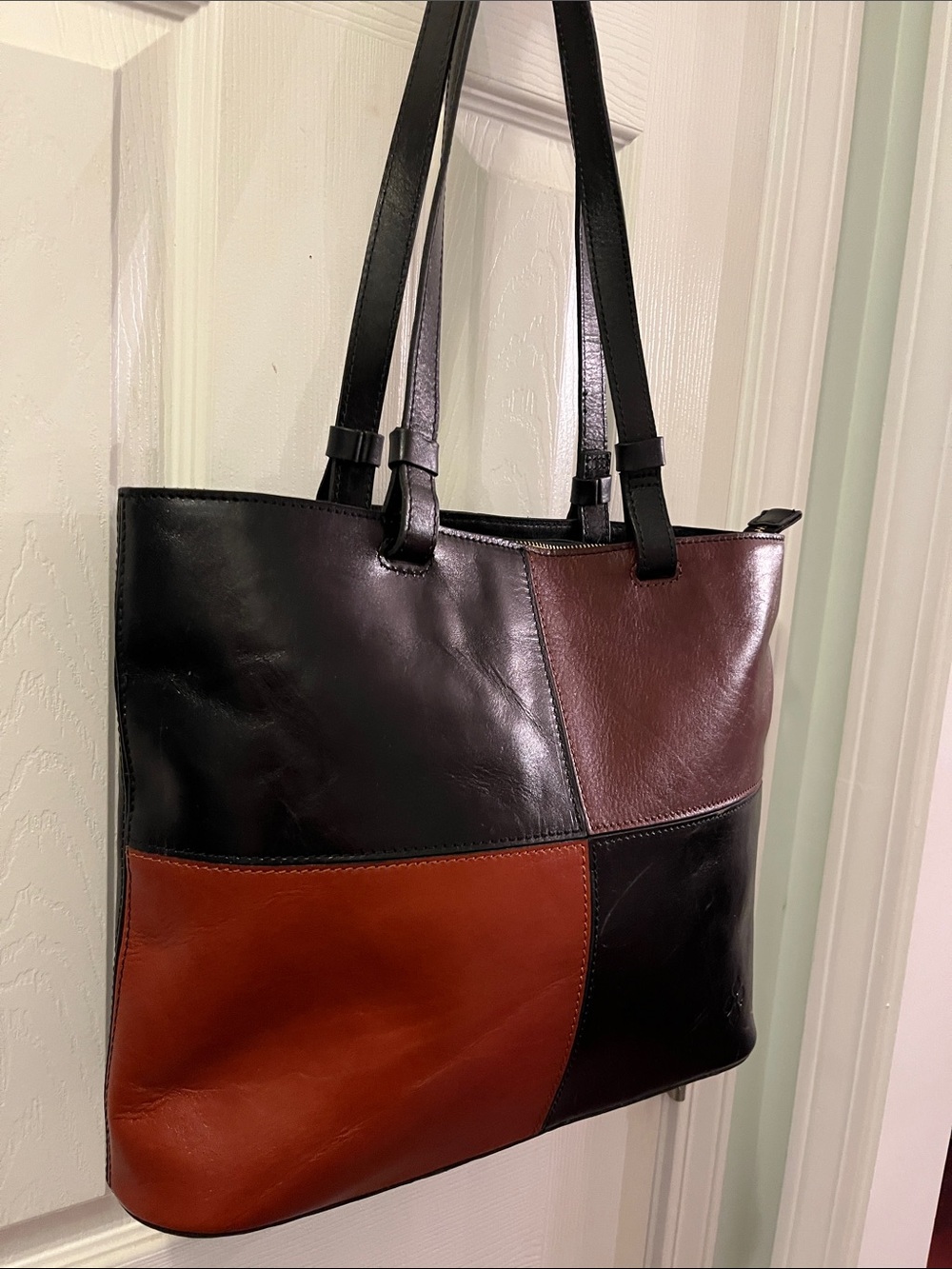 Has tags~ Patricia Nash 100% Leather purse/ laptop/ shoulder bag. Elegant!! - Picture 2 of 10